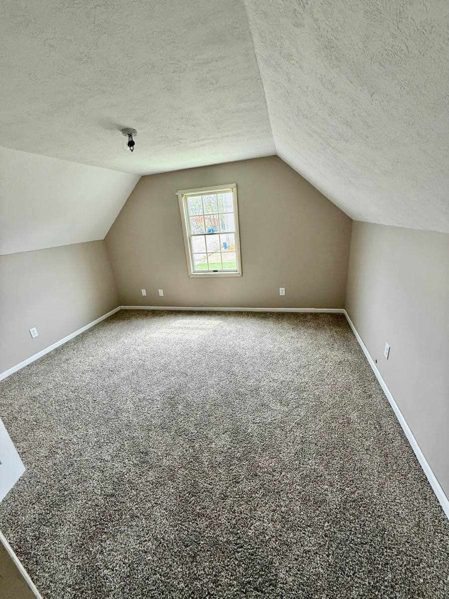House for rent at 220 W 15th St, Lorain, OH 44052