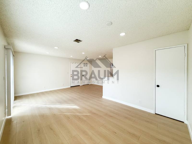 Apartment for rent at 14801 Delano St, Van Nuys, CA 91411