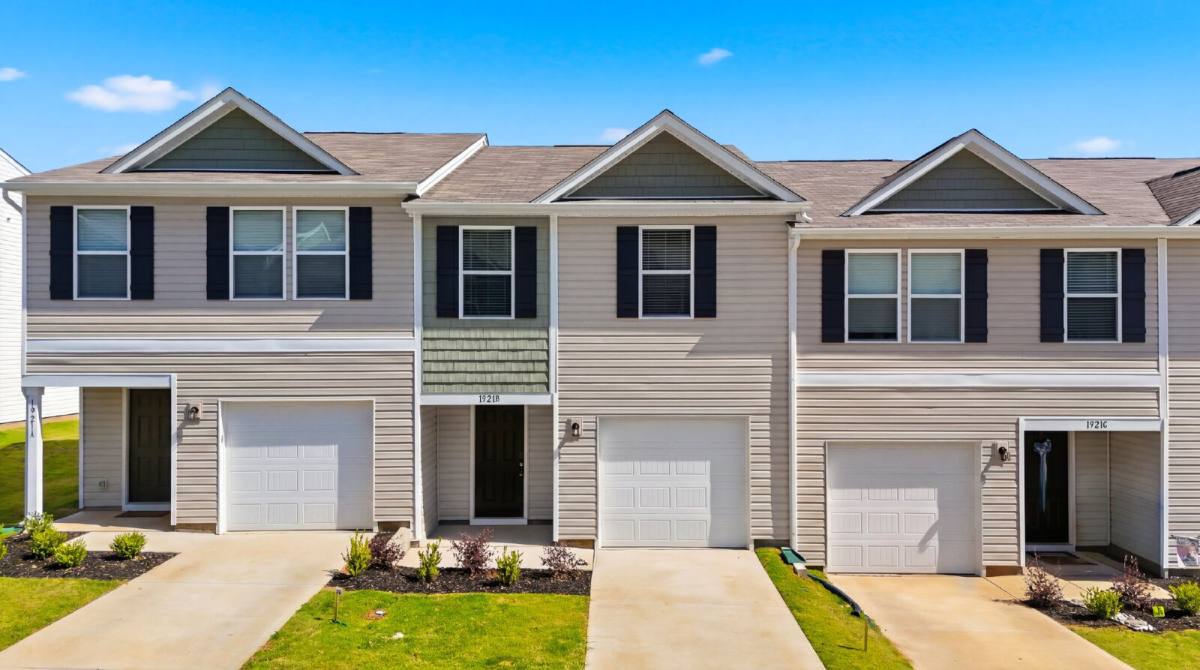Townhouse for rent at 1921 Tranquility Circle #B, Newton, NC 28658