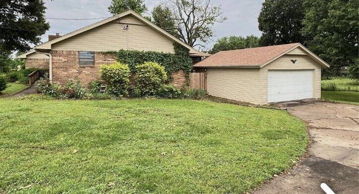House for rent at 9149 Marchant Rd, Springdale, AR 72762