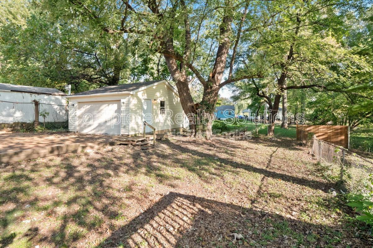 House for rent at 221 Barto Dr, Saint Louis, MO 63135