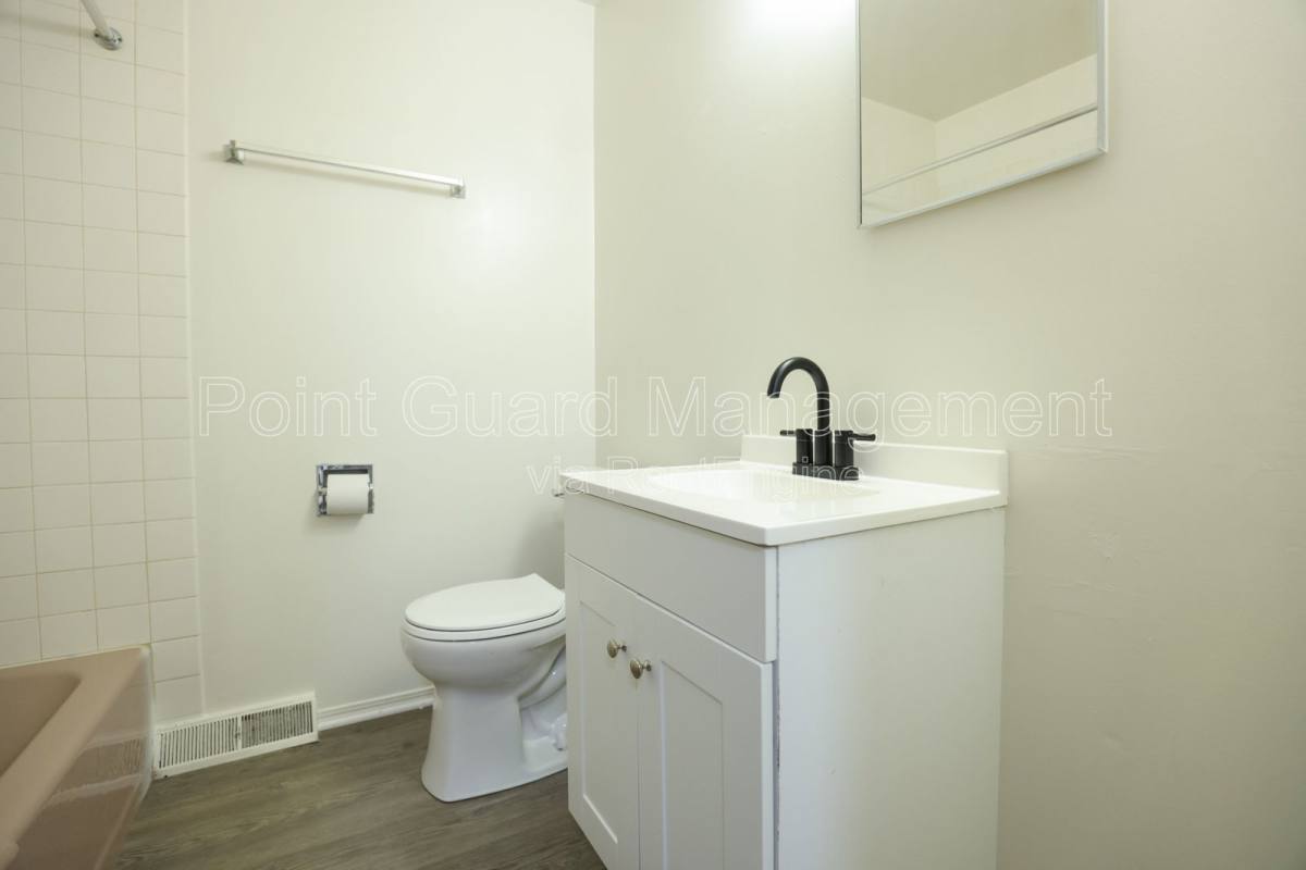 Apartment for rent at 5918 Camden Ave, Omaha, NE 68104