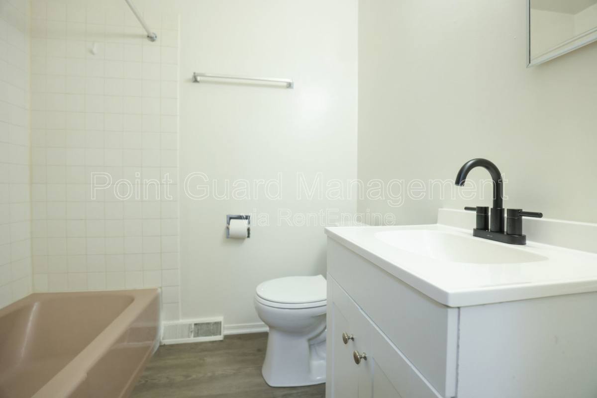 Apartment for rent at 5918 Camden Ave, Omaha, NE 68104