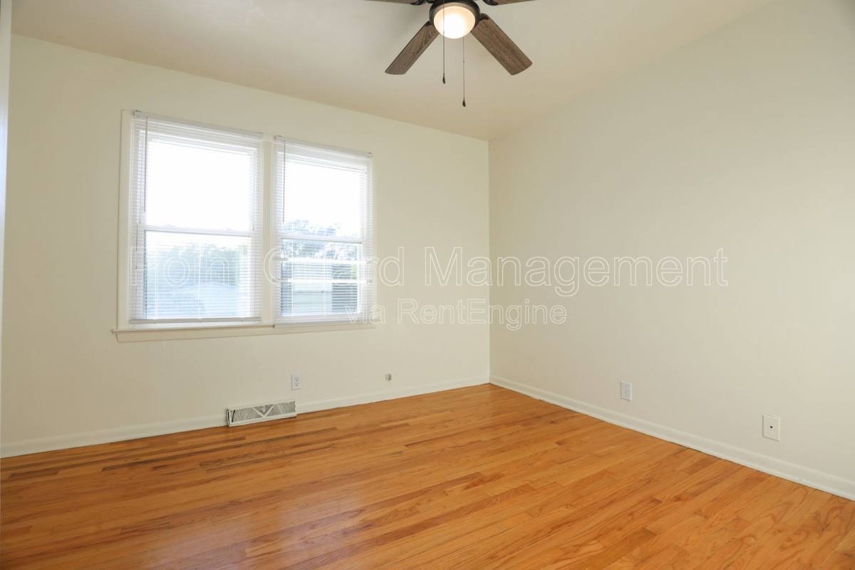 Apartment for rent at 5918 Camden Ave, Omaha, NE 68104