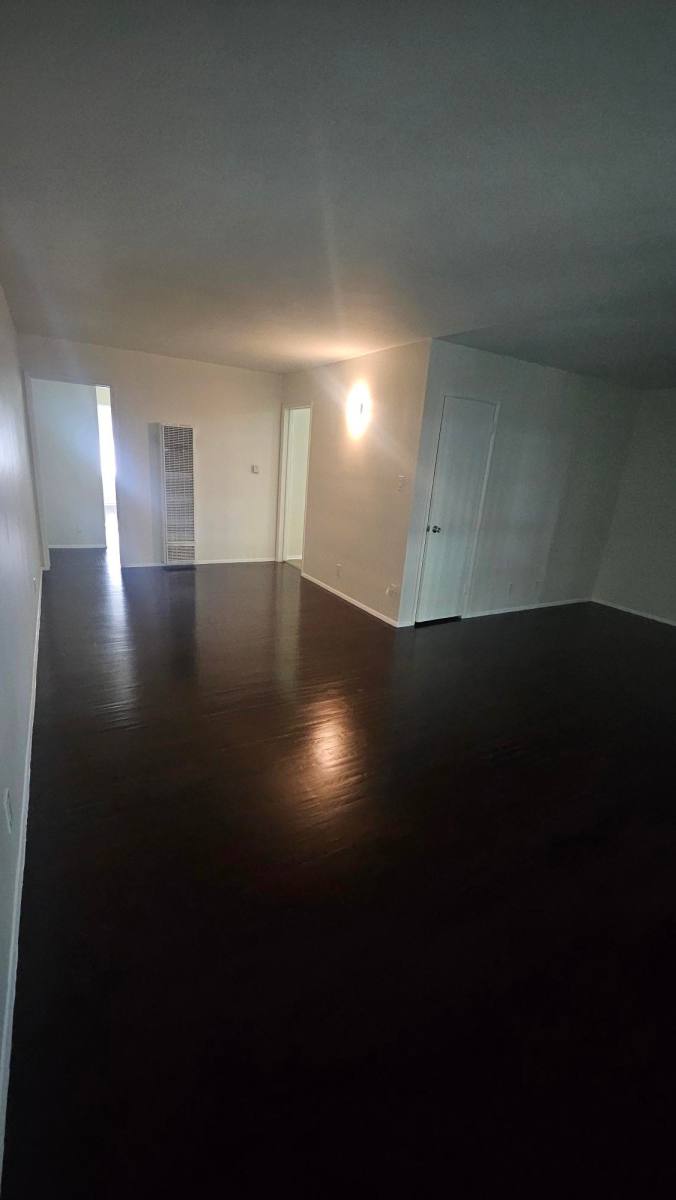 Apartment for rent at 11030 Moorpark St #B6, North Hollywood, CA 91602