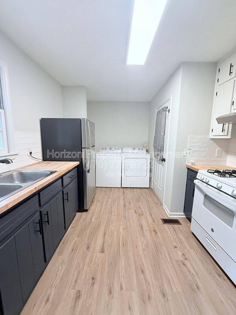 House for rent at 4433 Sardis Dr, Gainesville, GA 30506