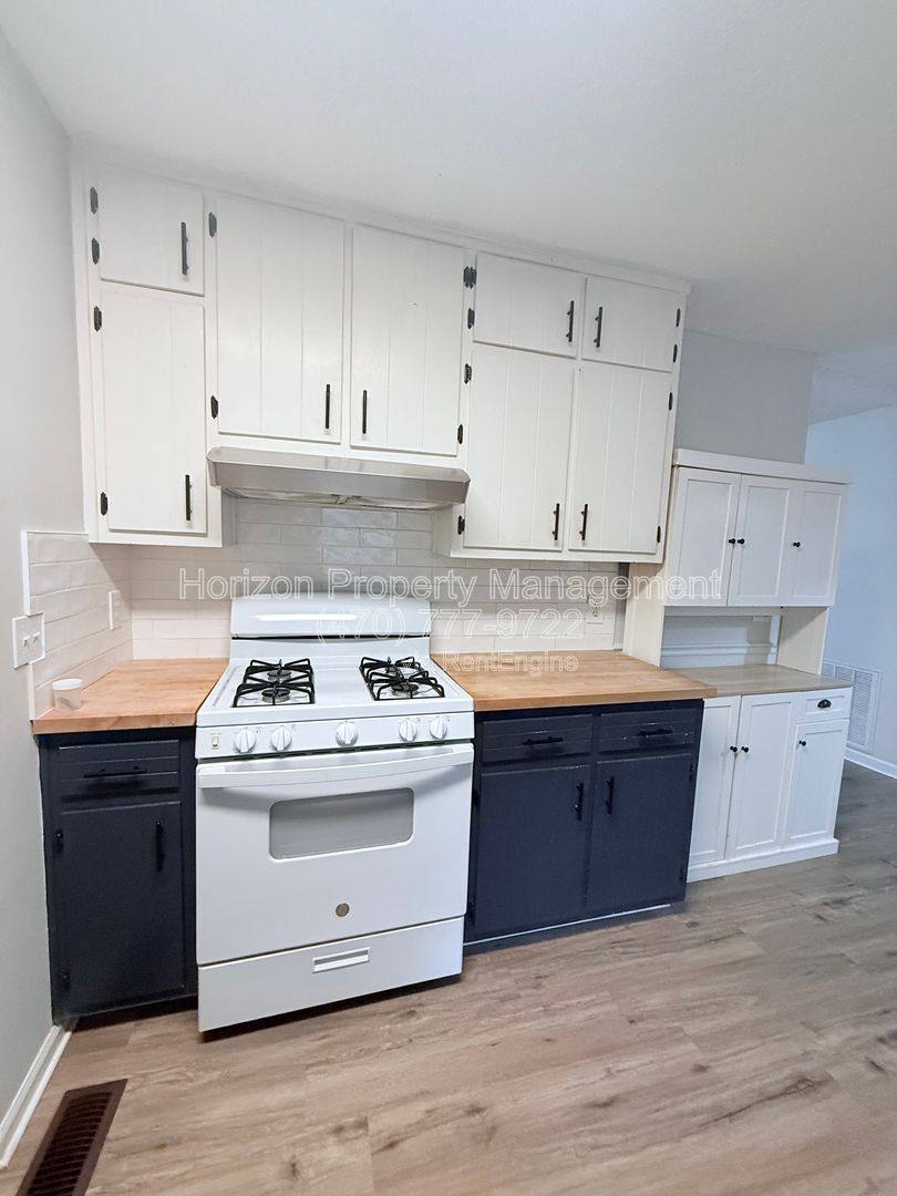 House for rent at 4433 Sardis Dr, Gainesville, GA 30506