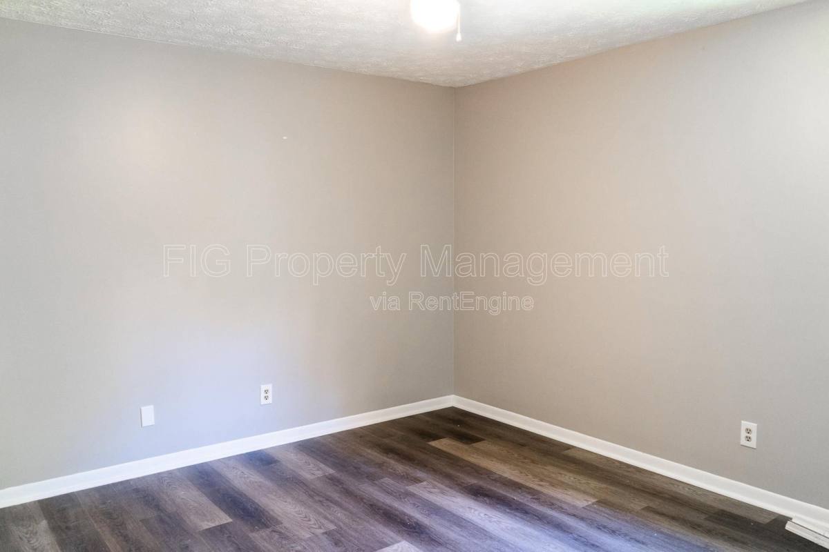 Apartment for rent at 129 Hillcrest Dr #8, Knoxville, TN 37918