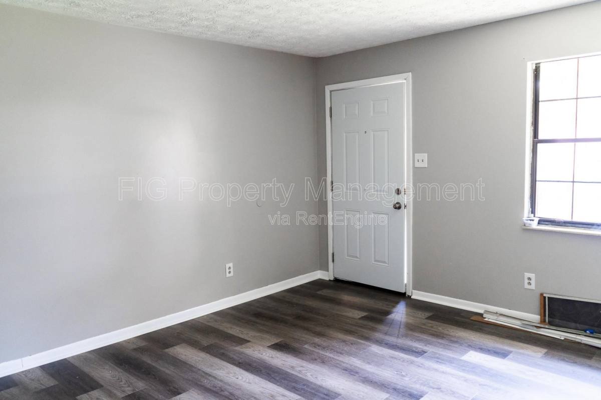 Apartment for rent at 129 Hillcrest Dr #8, Knoxville, TN 37918