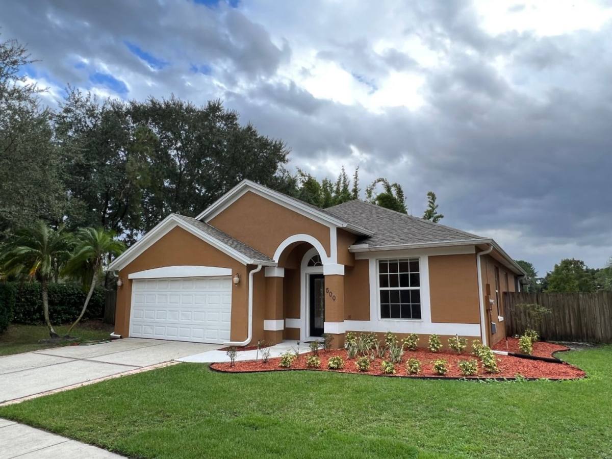 House for rent at 500 Lakescape Court, Orlando, FL 32828