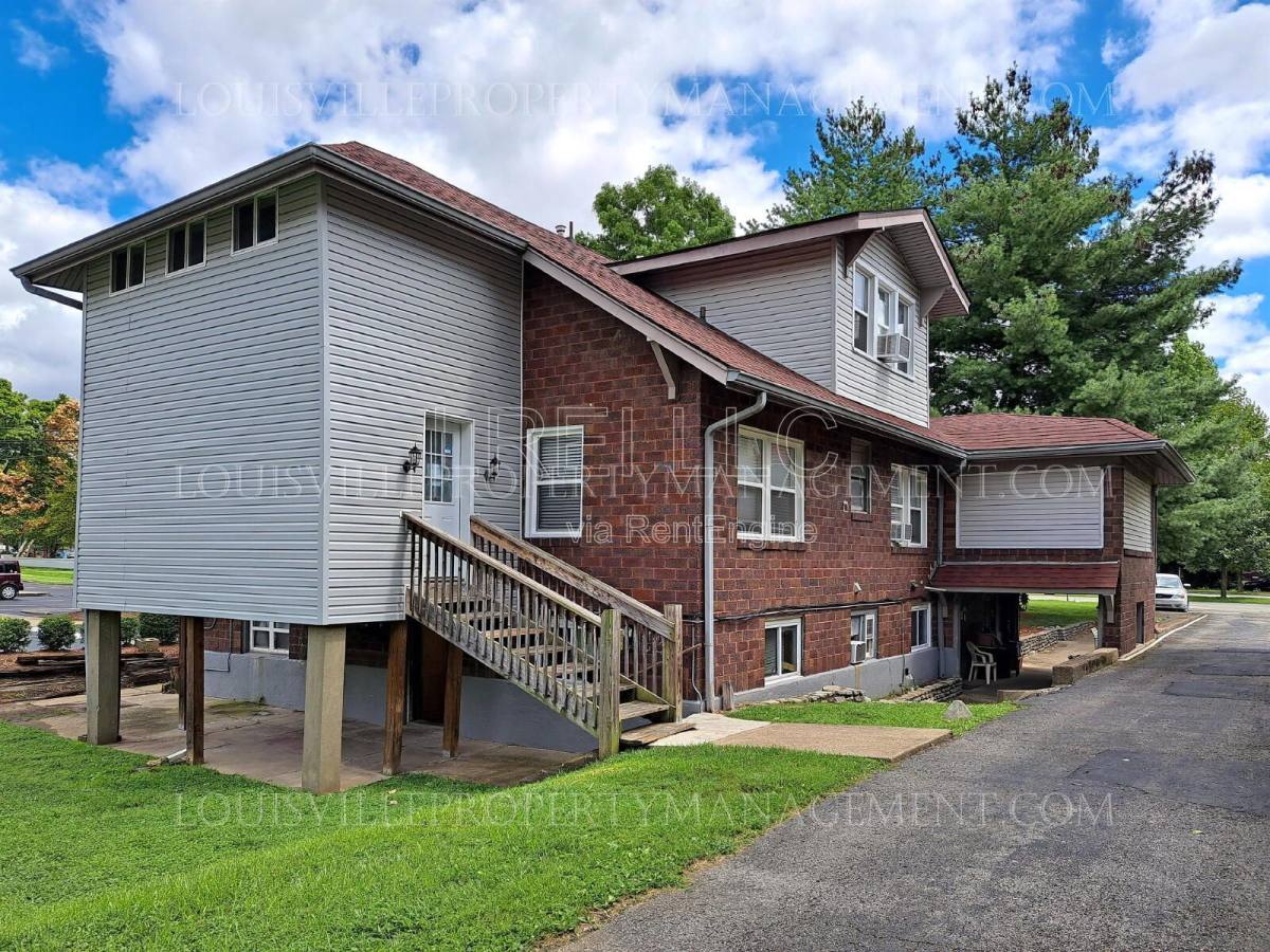 Apartment for rent at 4704 Southern Parkway #A1, Louisville, KY 40214