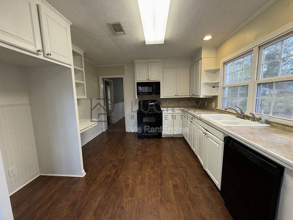 House for rent at 1081 S Church St, Brookhaven, MS 39601