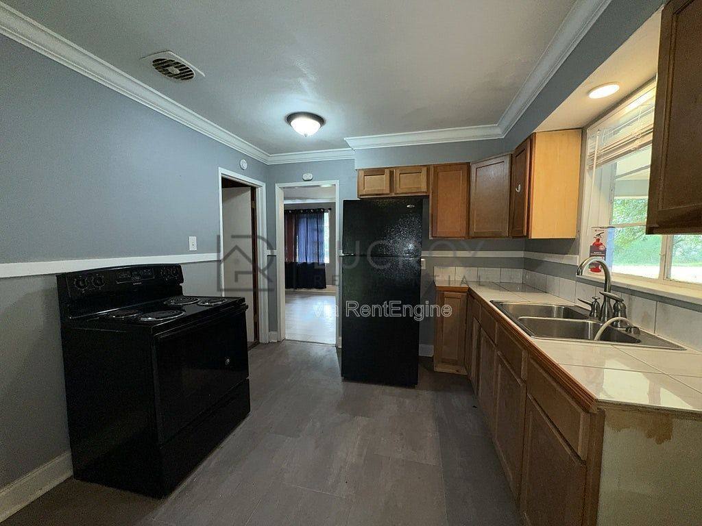 House for rent at 3030 Oak Forest Dr, Jackson, MS 39212