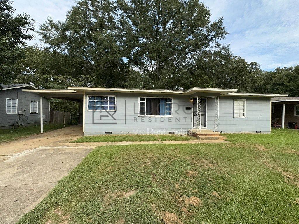House for rent at 3030 Oak Forest Dr, Jackson, MS 39212