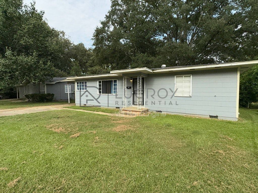 House for rent at 3030 Oak Forest Dr, Jackson, MS 39212