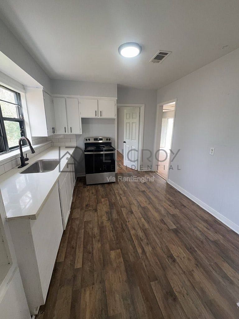 House for rent at 320 Lawrence Rd, Jackson, MS 39206