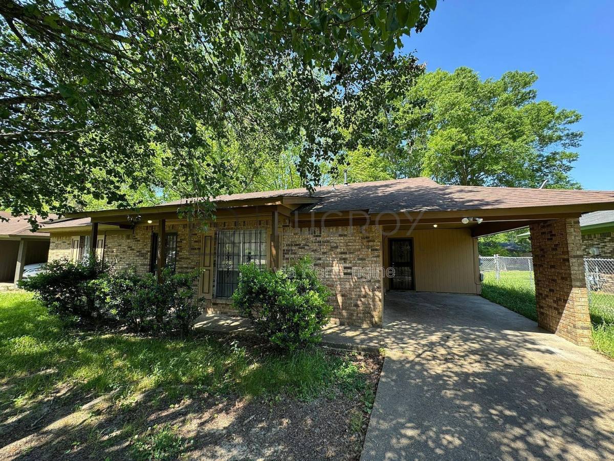 House for rent at 6731 George Washington Dr, Jackson, MS 39213
