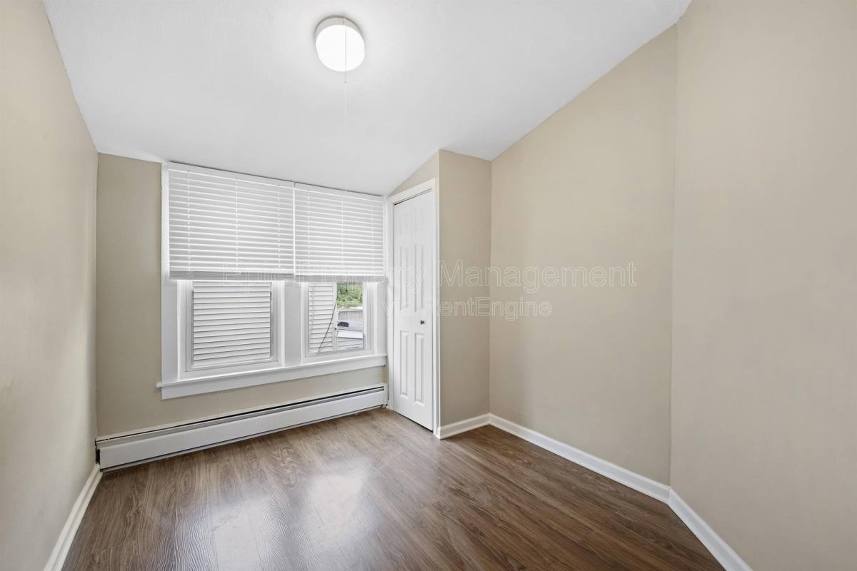 Apartment for rent at 1029 E Granet Ave, Hazel Park, MI 48030