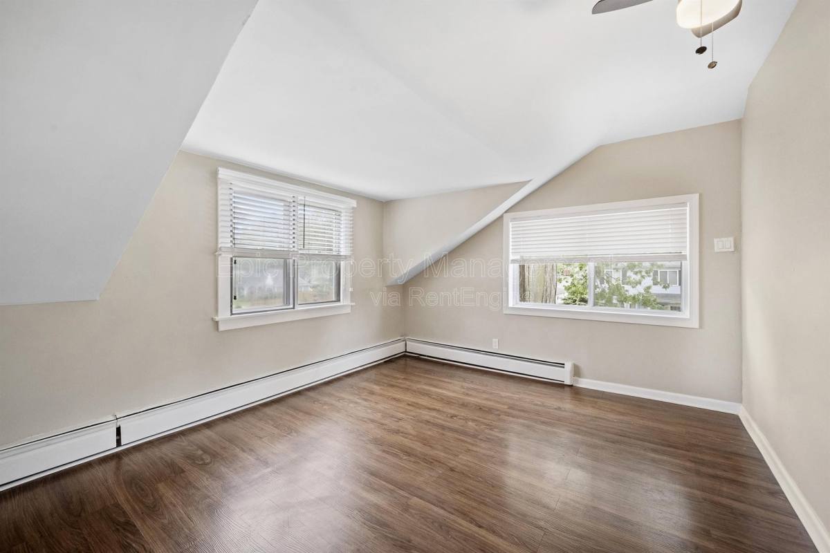 Apartment for rent at 1029 E Granet Ave, Hazel Park, MI 48030