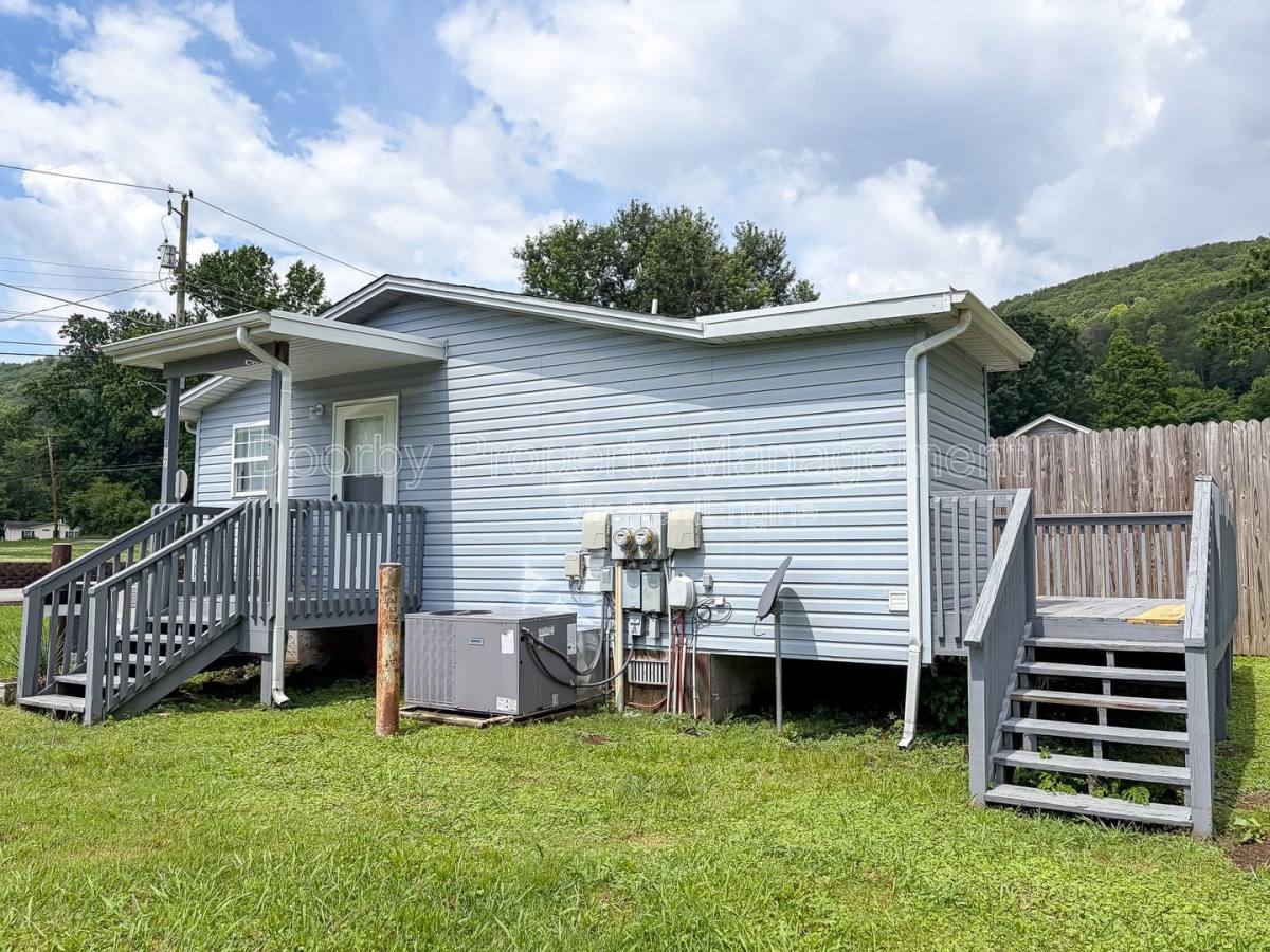 Apartment for rent at 407 Hotwater Rd #A, Soddy Daisy, TN 37379