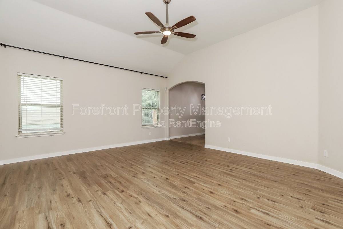 House for rent at 1330 Plaza Lake Dr, San Antonio, TX 78245