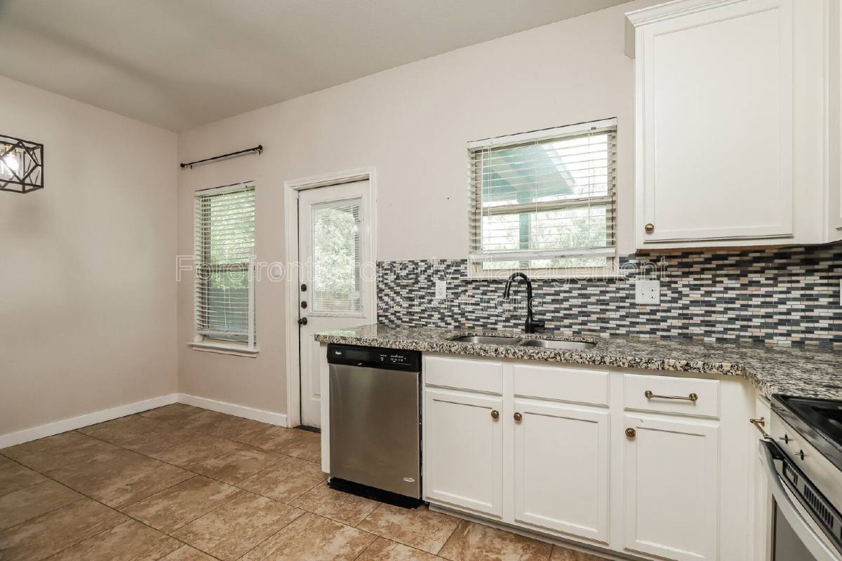 House for rent at 1330 Plaza Lake Dr, San Antonio, TX 78245