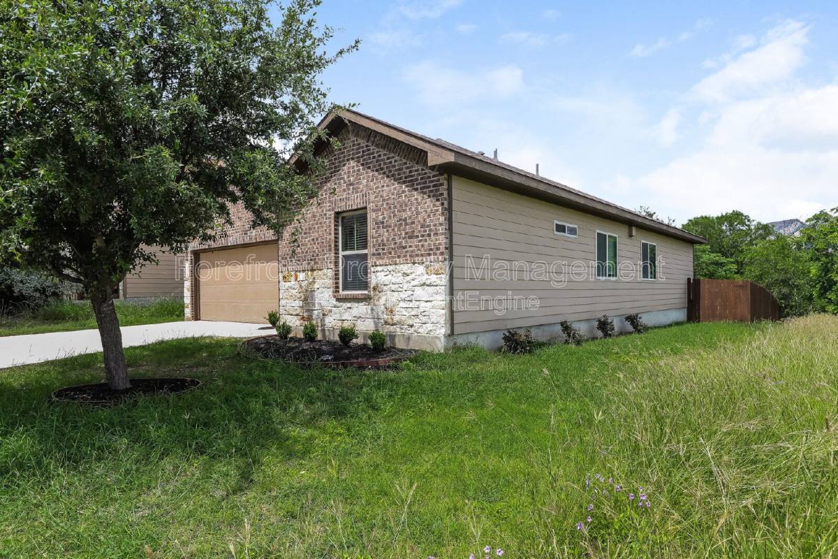 House for rent at 1330 Plaza Lake Dr, San Antonio, TX 78245