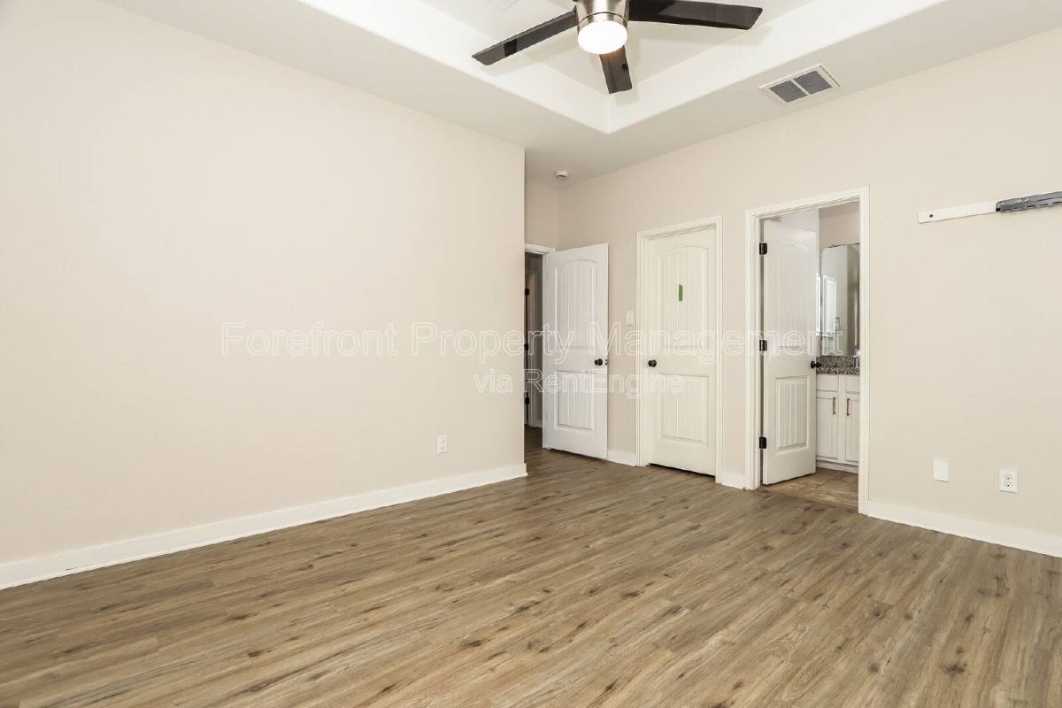 House for rent at 1330 Plaza Lake Dr, San Antonio, TX 78245