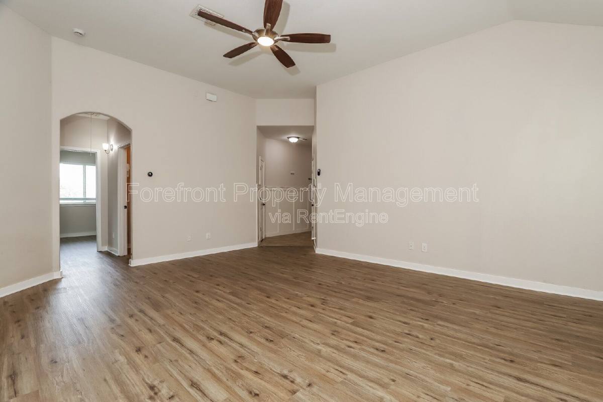 House for rent at 1330 Plaza Lake Dr, San Antonio, TX 78245
