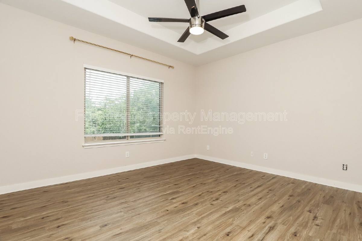 House for rent at 1330 Plaza Lake Dr, San Antonio, TX 78245