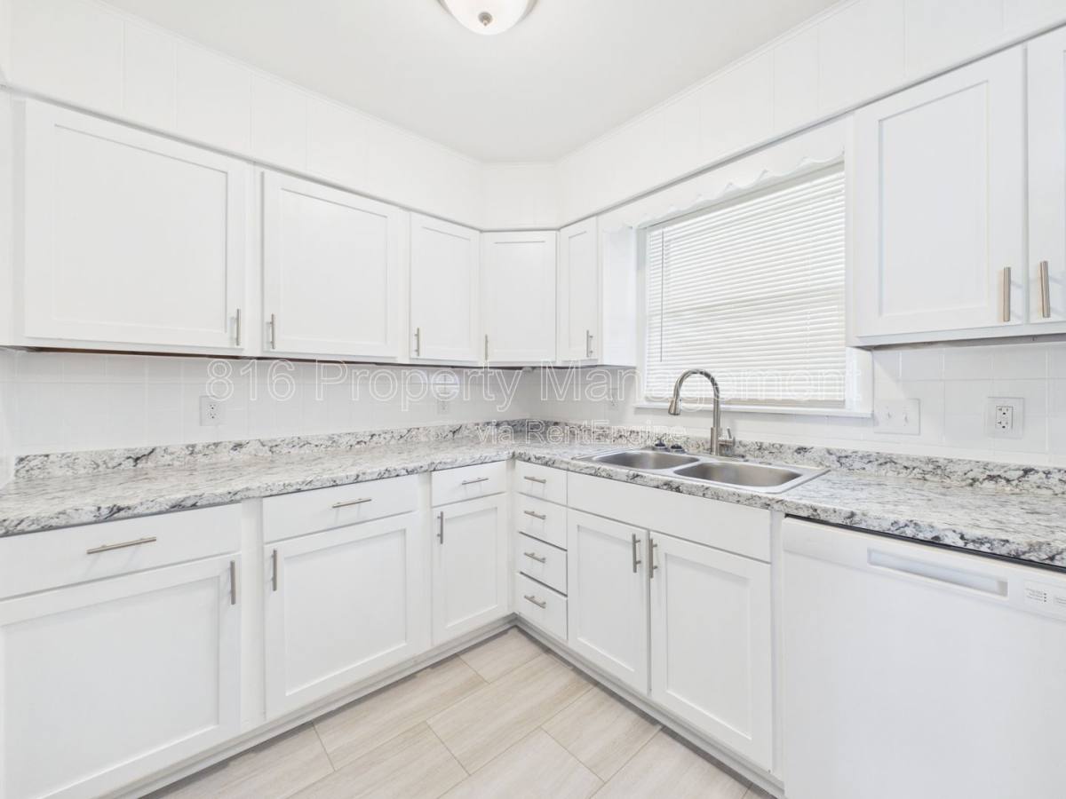 House for rent at 4206 Vineyard Rd, Kansas City, MO 64130