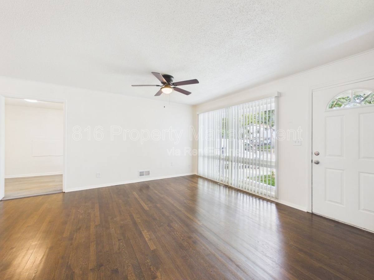 House for rent at 4206 Vineyard Rd, Kansas City, MO 64130
