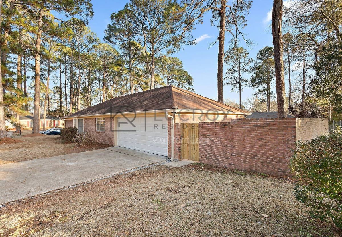 House for rent at 816 Winthrop Circle, Jackson, MS 39206