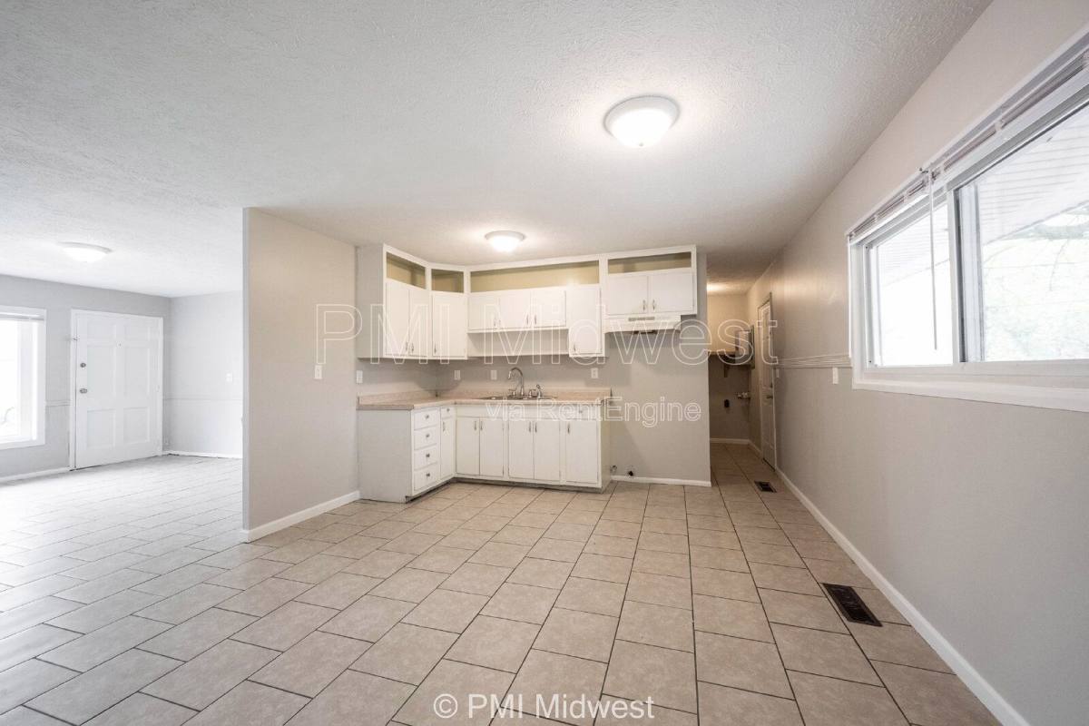 House for rent at 5925 Sunwood Dr, Indianapolis, IN 46224