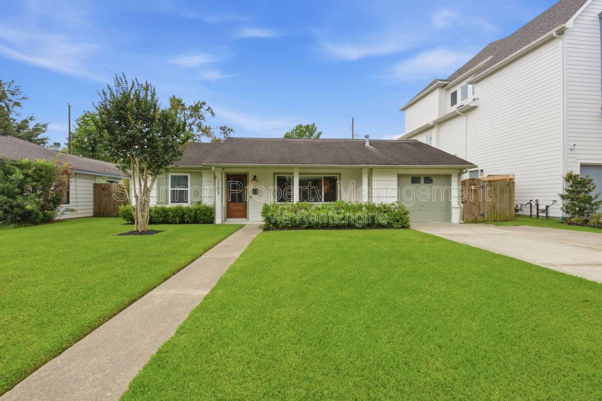 House for rent at 2207 Saxon Dr, Houston, TX 77018