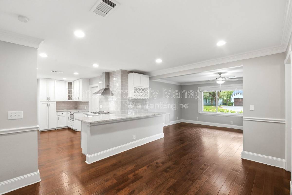 House for rent at 2207 Saxon Dr, Houston, TX 77018