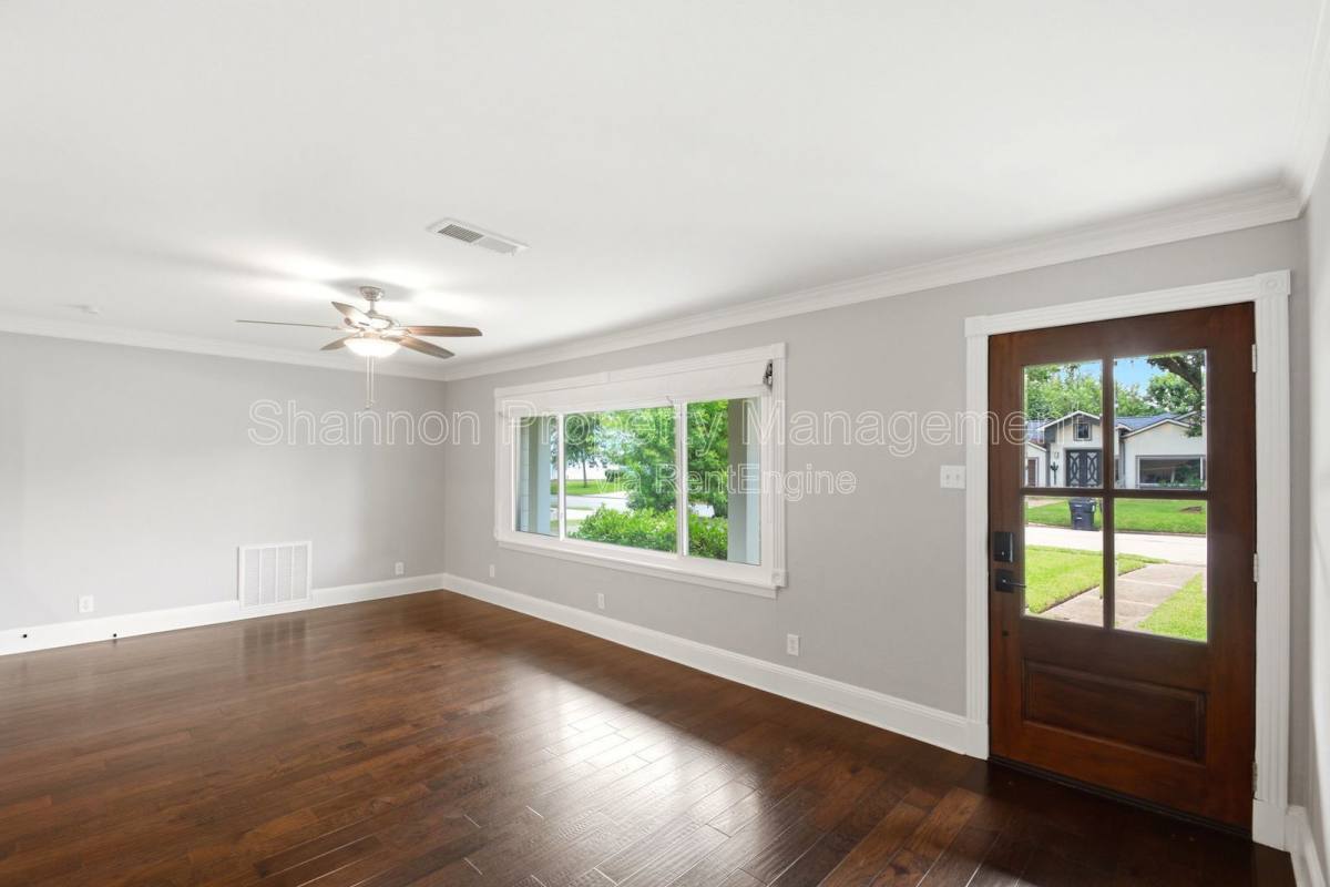 House for rent at 2207 Saxon Dr, Houston, TX 77018