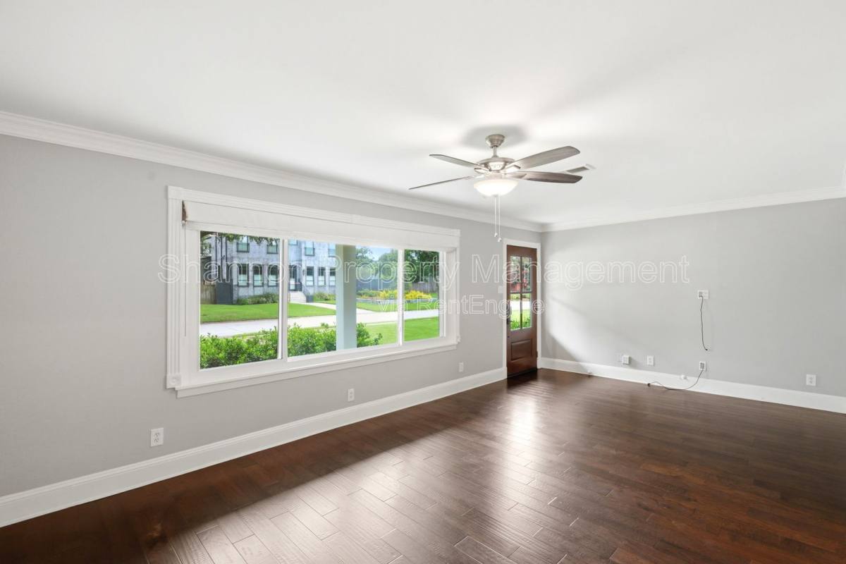 House for rent at 2207 Saxon Dr, Houston, TX 77018