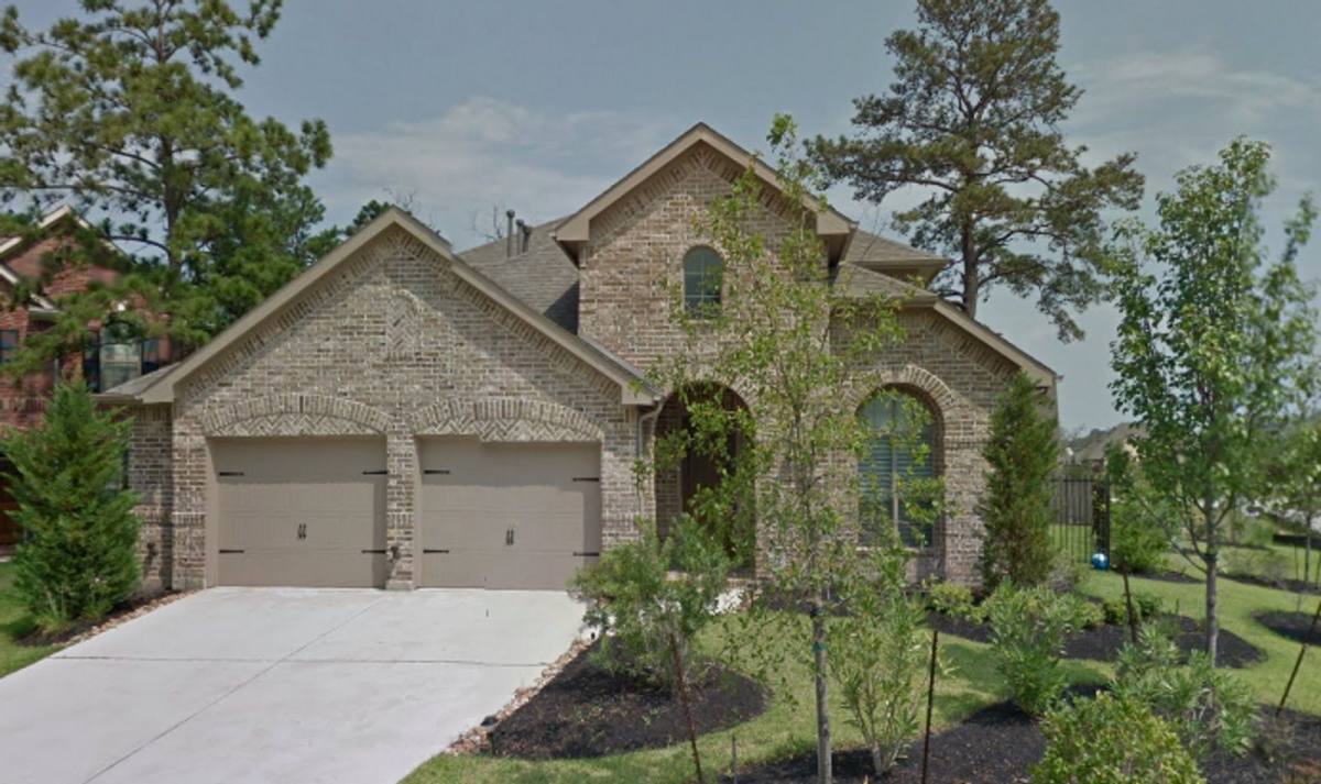 House for rent at 2 Maitland Court, Magnolia, TX 77354