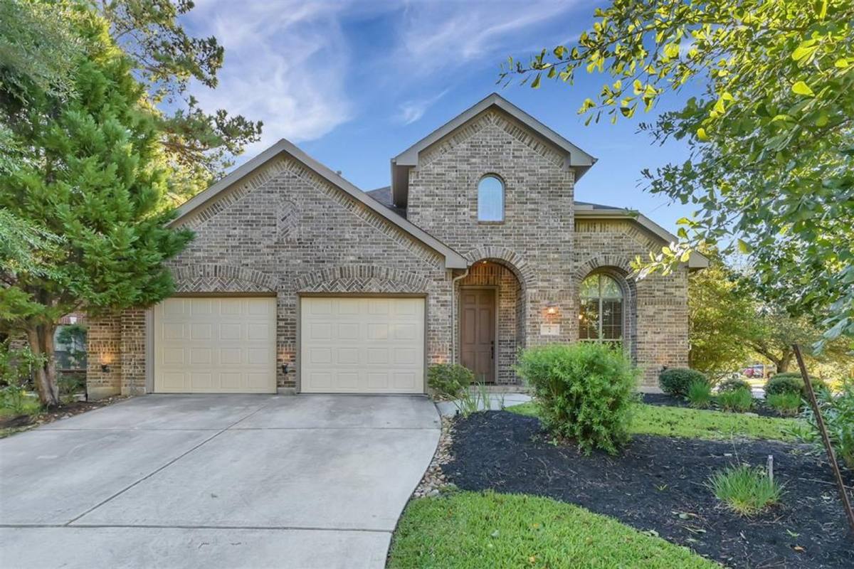 House for rent at 2 Maitland Court, Magnolia, TX 77354