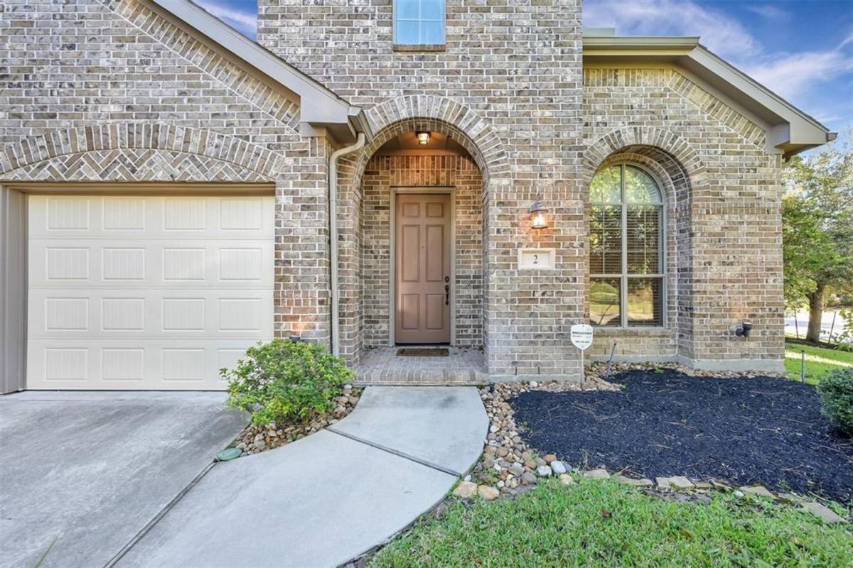 House for rent at 2 Maitland Court, Magnolia, TX 77354