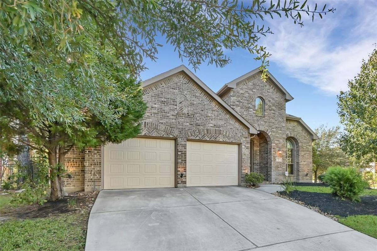 House for rent at 2 Maitland Court, Magnolia, TX 77354