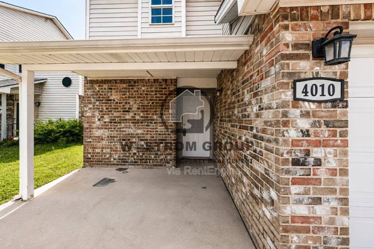 Townhouse for rent at 4010 Southern Charm Court, Arlington, TX 76016