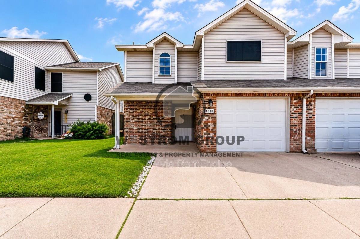 Townhouse for rent at 4010 Southern Charm Court, Arlington, TX 76016