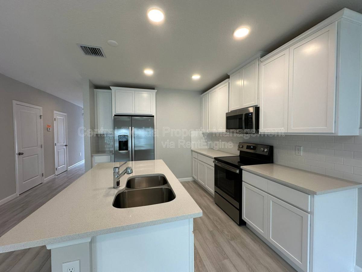Townhouse for rent at 4361 Campsite Loop, Orlando, FL 32824