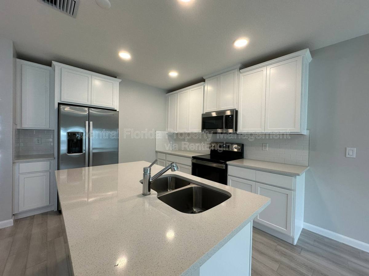 Townhouse for rent at 4361 Campsite Loop, Orlando, FL 32824