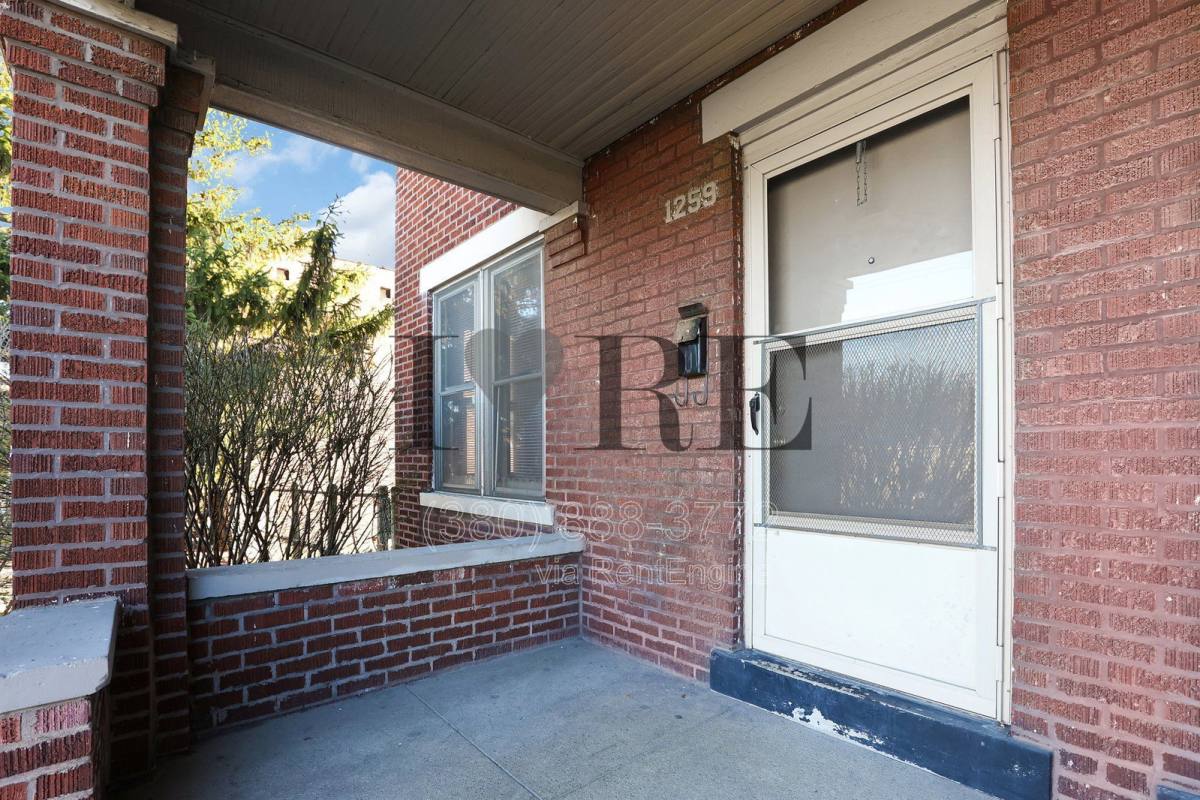 Townhouse for rent at 1257 E Livingston Ave, Columbus, OH 43205