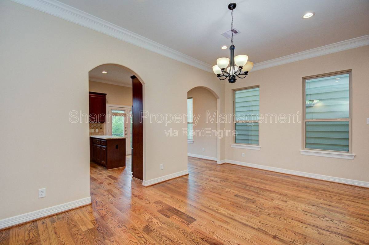 House for rent at 1904 Lauderdale St, Houston, TX 77030