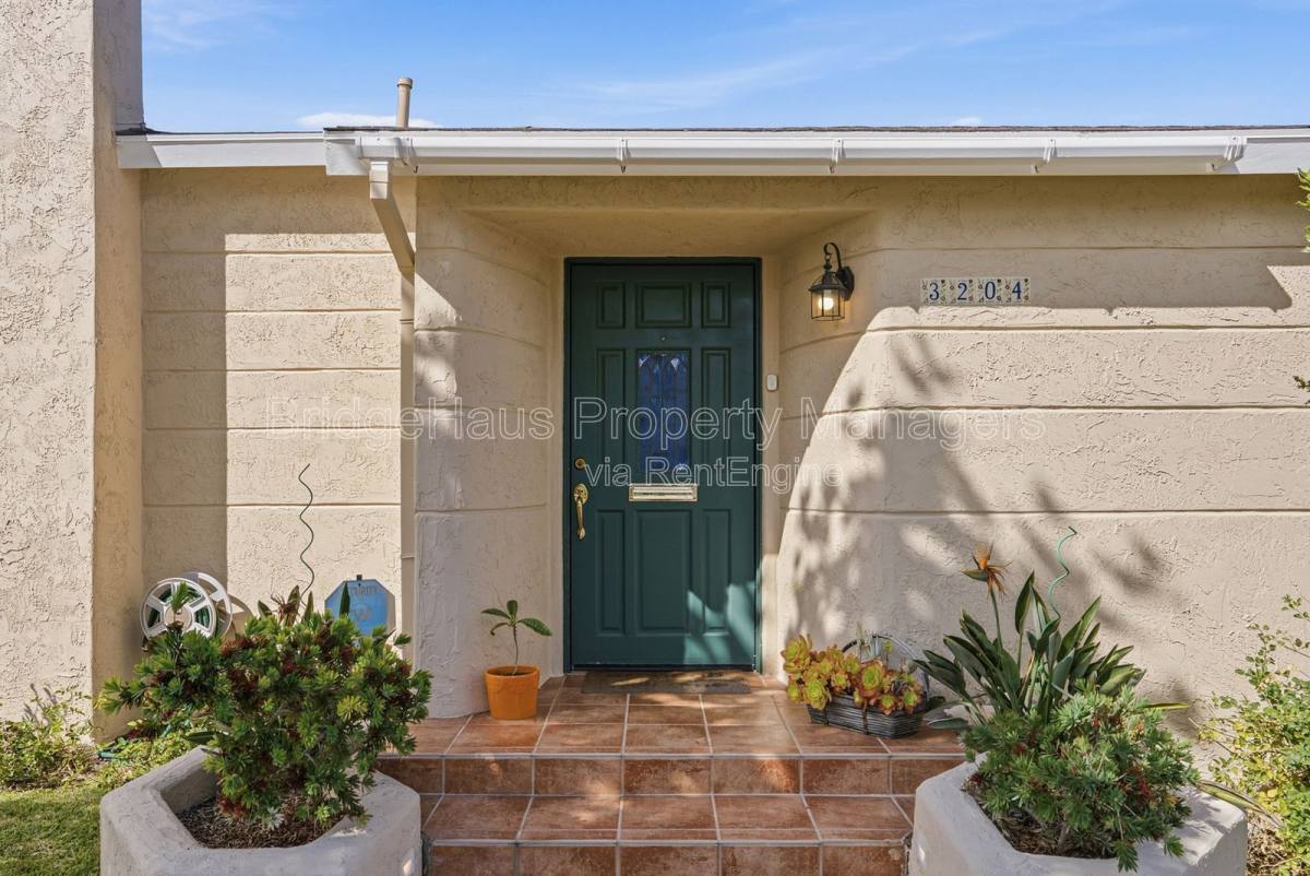 House for rent at 3204 Ingelow St, San Diego, CA 92106