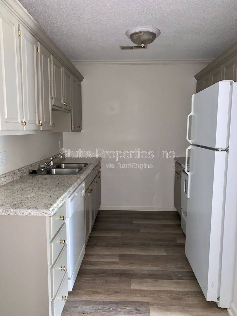 Apartment for rent at 321 W Irvine Ave #F, Florence, AL 35630